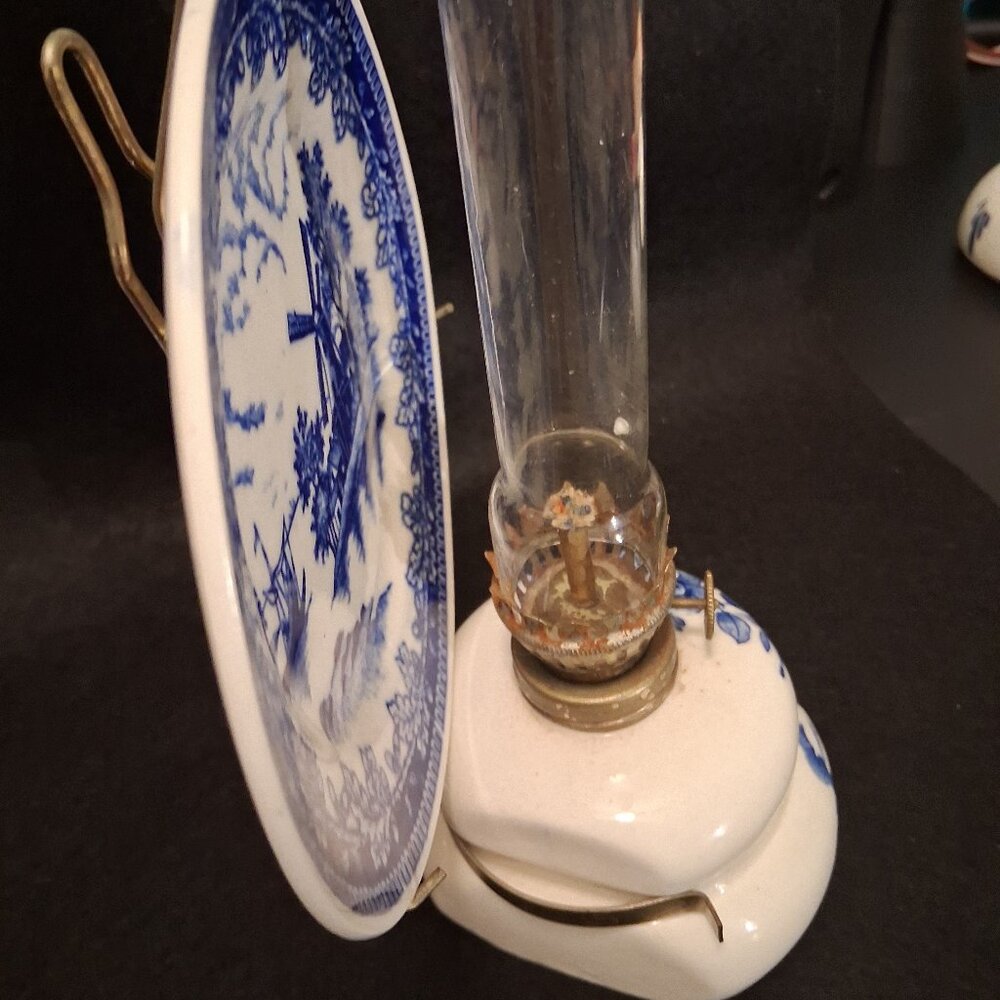 Vint'g 1955-68 Blue & White Japan Porcelain Oil Lamp w/Chimney & Matching Plate - Picture 3 of 13